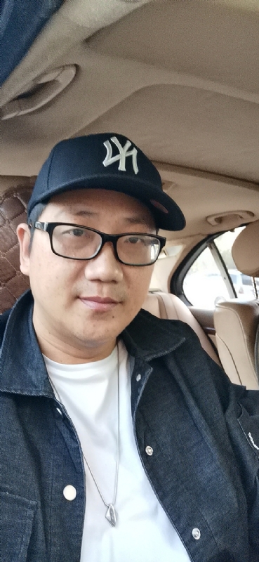 拥抱幸福的第一张照片--仙游征婚网